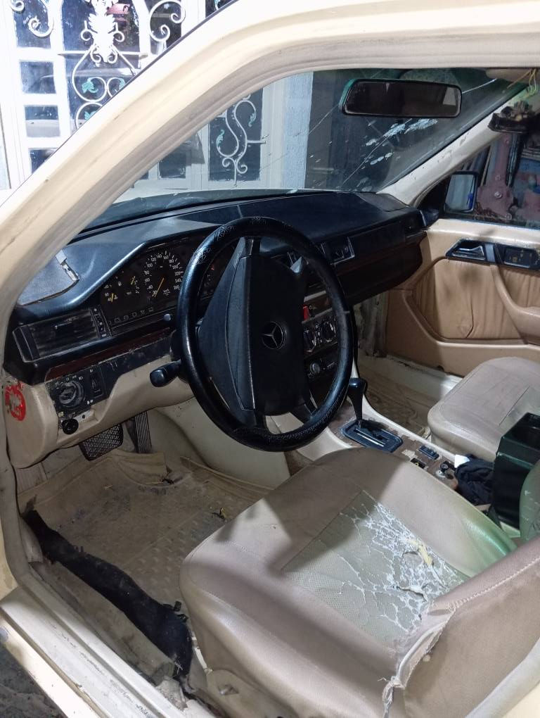 سلام عليكم مارسدس دب موديل 1987 لون عسكري 
كير محرك شرط 
محرك 2500 VVT المرغوب اقتصادي
 صدر امامي خلفي اكسل كلها شرط تحويل 
مكان سيارة كركوك حي عسكري 
سعر سيارة 45 وبي مجال اشويه
 ما متواجد ع نت 
*********** اتصل كركوك, العراق
