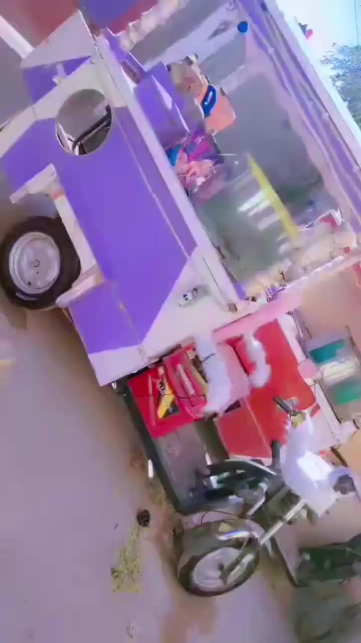 ستوته شعر بنات للبيع جاهزه كبل ل شغل اي نقص مابيها سعر ب مليون و 950وبيها مجال قليل مرسله صفحه او واتساب *********** /وكو وحده حمره هم وياها
