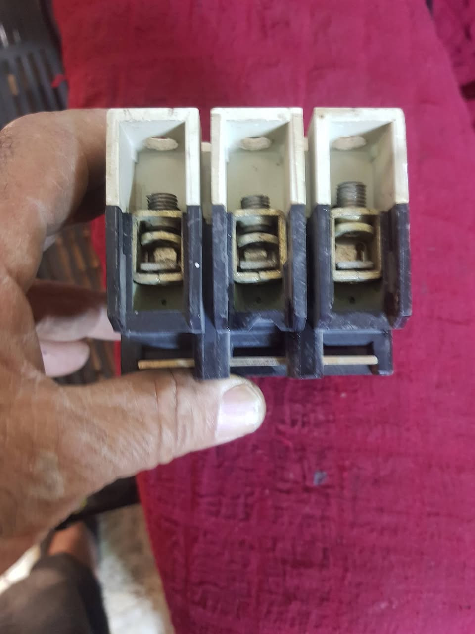 السلام عليكم اخوان للبيع يوجد توصيل
***********
