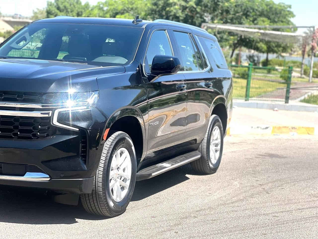 السلام عليكم ….
تاهو LS اسود 2024 بجم بريمير رقم بغداد
علامه اسود ضوء القمر وكاله المنصور 
بصمه وتشغل عن بعد ويصمه ابواب
محرك 8 سلندر 5300
رادار امامي وثلاجه 
شاشه وكاميرا 
كراسي كهرباء وتبريد 3 قطع 
ماشيه 35000 الف KM
مكفوله وجديده حيل 
والمواصفات الباقيه معروفه
بعدهي بوضع الشركه منً كافه  النواحي 
السعر 49500
***********
***********
