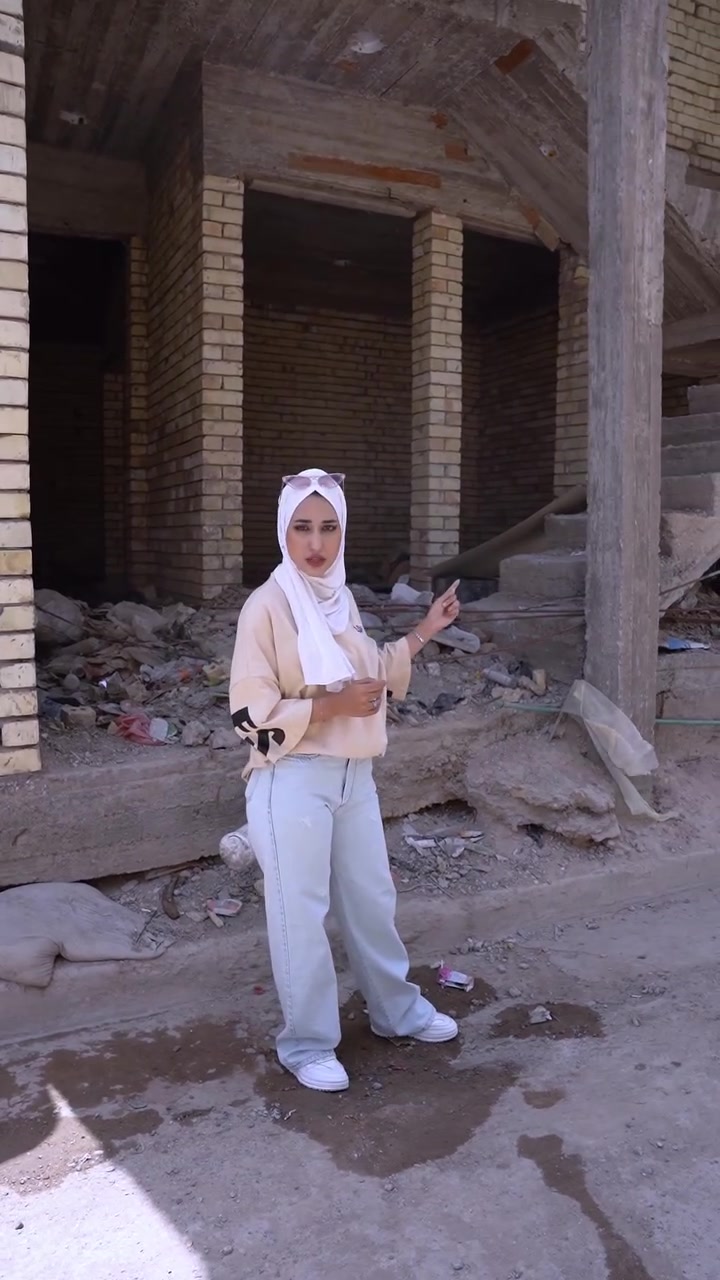 بيت هيكل ١٠٠ متر ثلاث طوابق بواجهة ٦ وربع في ١٦ ونص في البلديات 

ثلاث طوابق معزولات بدرج خارجي/ينفع للعوائل اللي تدور خصوصية 

الطابق الاول/استقبال-هول-مطبخ-غرفة -مخزن صغير-حمام
الطابق الثاني/مطبخ مفتوح عالهول-غرفتين نوم-مخزن صغير-حمام-بلكونة صغيرة
الطابق الثالث/غرفة جبيرة كلش بس مكاملة

تفاصيل التصميم والعنوان موجود بالفيديو الكامل راسلوني عالواتساب ادزه  الكم

يبعد عن الشارع العام (شارع القدس او حيدر ابو الشربت) 5افرع 
تبعد 3فروع عن مدرسة تغلب 
اسواق قريبة جدا 
جامع قريب 

السعر 230 مليون وبي مجال شوية 

للتواصل واتساب ***********
