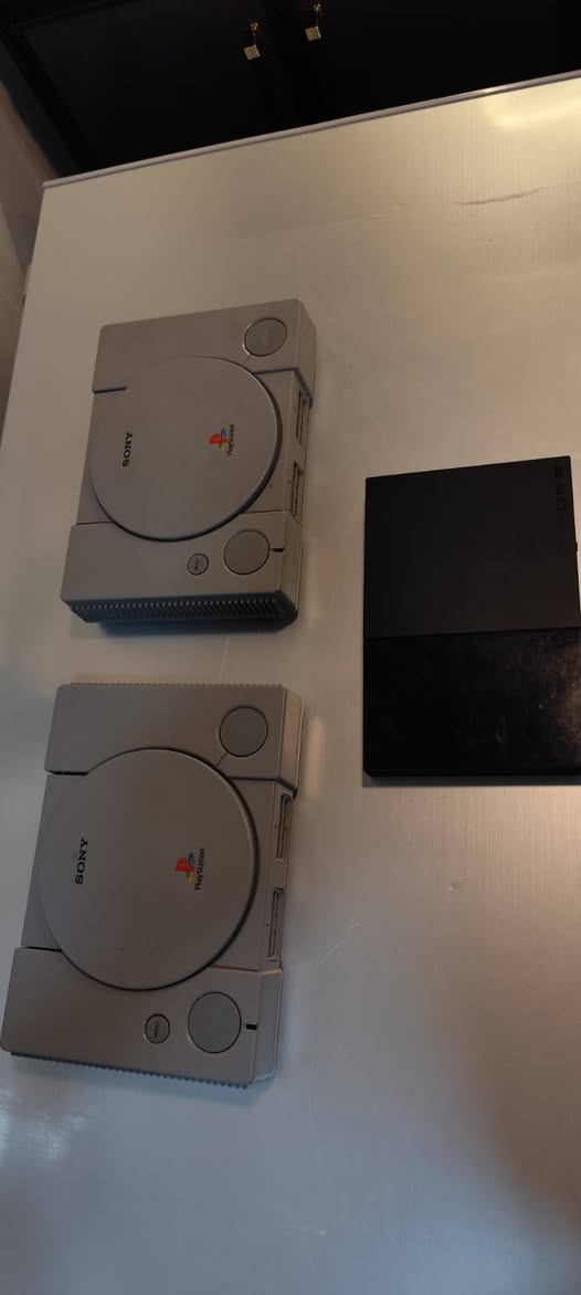 اجهزه بلي ستيشن 1 عدد اثنين وحده تحتاج باور
ووحده شغال عدسته شوي سحبه ضعيفه 
البلي تو شغال تحتاج فلاش


**إذا كنت صاحب هذا الإعلان وتريد حذفه لأي سبب، رجاءا أرسل رسالة إلى الدعم الفني**