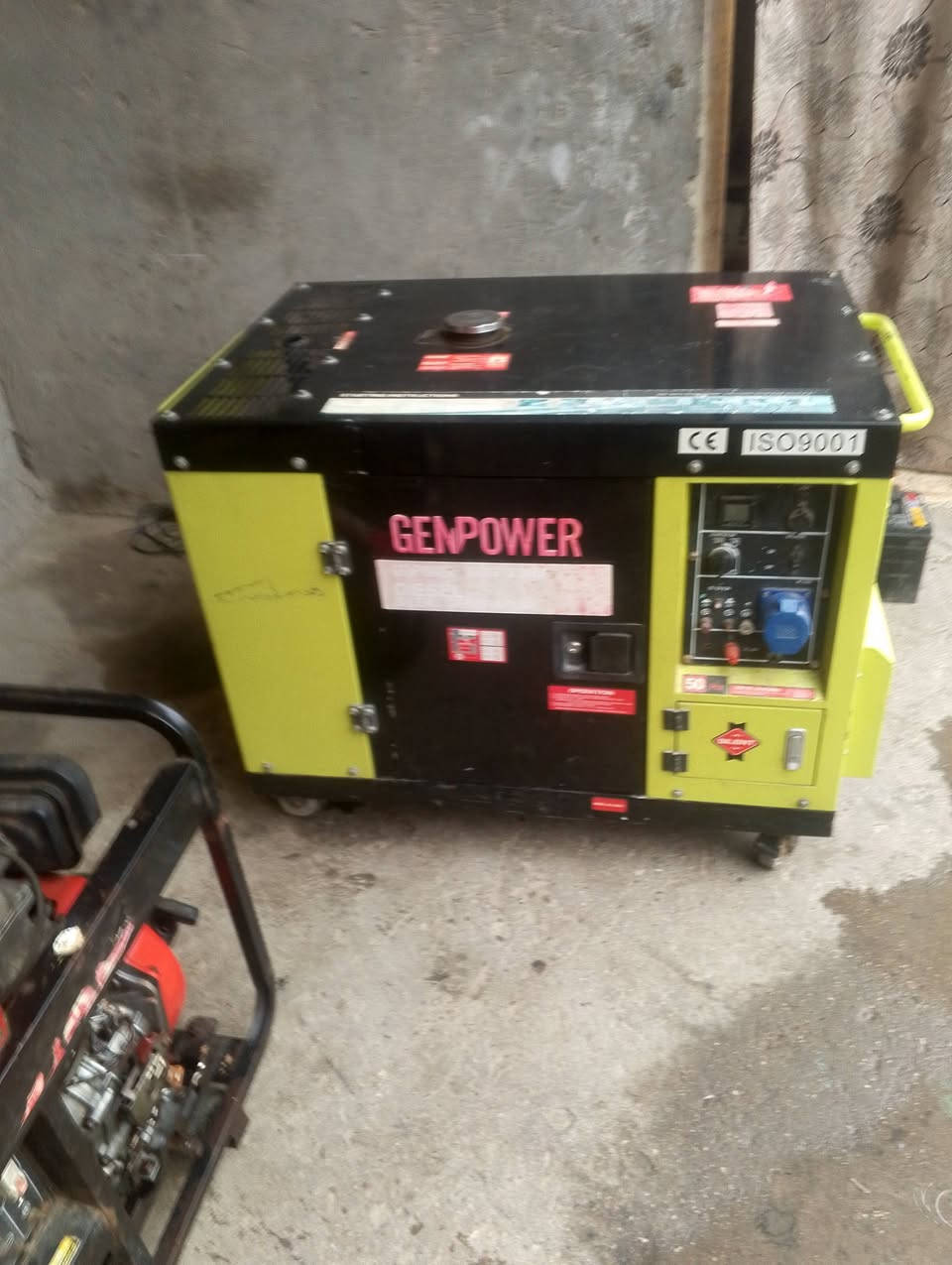 مولد شغال وجديد 8كيفي  سعره  مليون ونص قفل جديد بجيس بسوك سعره 3ملايين امانت الله الي حاب ***********
