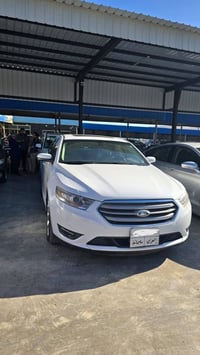 من رخصة الادمن فورد تورس 2013 SEL شاشة كبيرة داخلها نظيف جدا كير ومحرك...