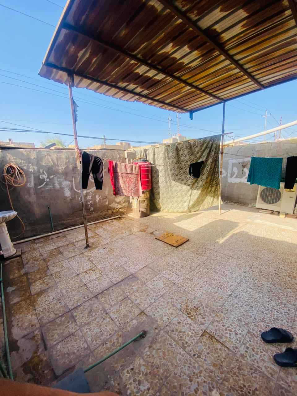 بيت للبيع غرفتين وصاله ومطبخ وستقبال وصحيات
مساحه 200 متر قرب جامع باب المغفره حي الحسن العسكري
للاستفسار الاتصال ع الرقم *********** عمارة, ميسان
