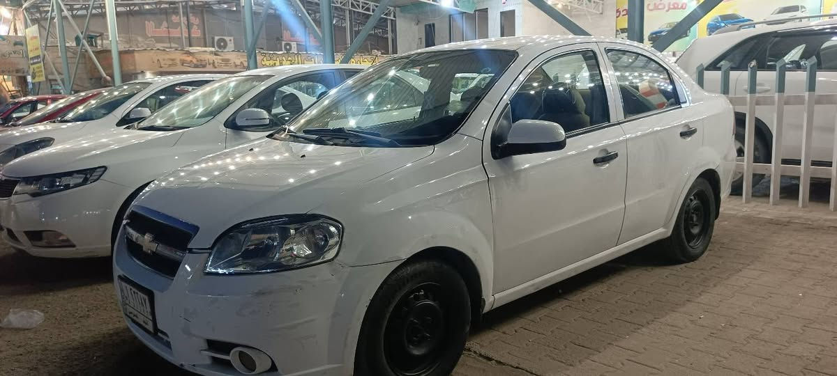 السلام عليكم
افيو ٢٠٠٩
مكينه مفتوحه
خليجي كير أوتوماتيك
بيها قطع صبغ بس ابيع احزام بدون تبديل بدون دواخل 
سنوية بسمي لل ٢٩
مكاني نجف 
***********
68 وبيها مجال
