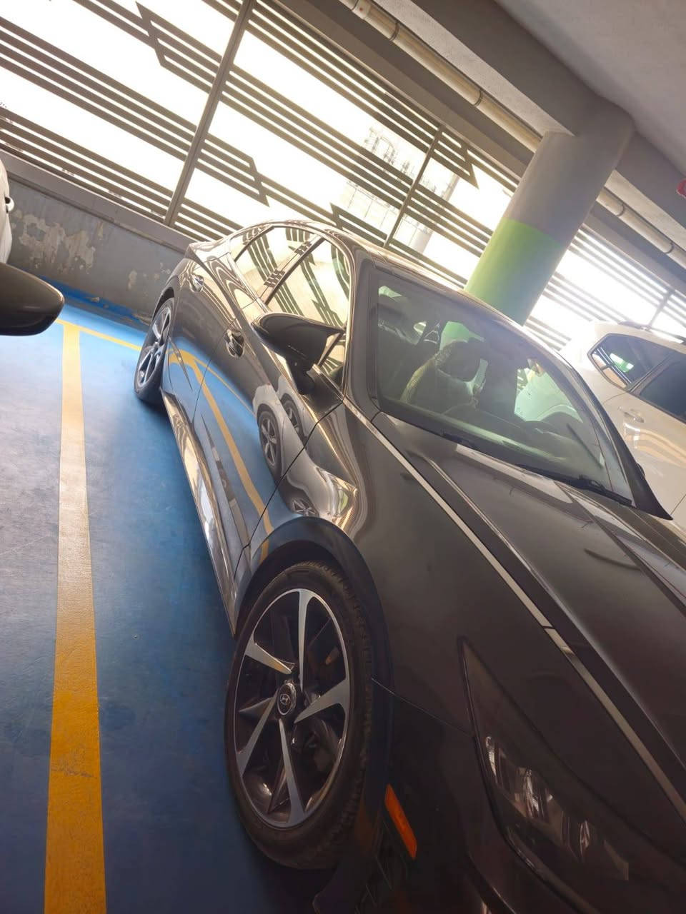 السلام عليكم
هيونداي سـوناتا للبيع موديل 2022

وارد أمـريكي – فئة عالية (SEL Plus)

محرك 1600 تيربو قوي واقتصادي

الون: نفطـي

 حادثة بسيطة جـداً (صورة الحادث مرفقة للشفافية)

 الممشى: 84 ألف كم

 رقم السيارة: شمـالي أربيل

 الموقع: الـزعفرانية

 السعر: 190

 المواصفات:

• شاشة كبيرة مع أبل كار بلاي وأندرويد أوتو

• تشغيل بصمة وزر ستارت

• رادار + أنظمة أمان (تنبيه تصادم، خروج مسار)

• فتحة بانوراما

• جنوط رياضية أصلية

• إضاءة LED كاملة

• تحكم بالمقود وكروز كنترول

• تكييف ممتاز

السيارة نظيفة جداً وجاهزة للفحص بأي مكان.

للاستفسار التواصل خاص


**إذا كنت صاحب هذا الإعلان وتريد حذفه لأي سبب، رجاءا أرسل رسالة إلى الدعم الفني**