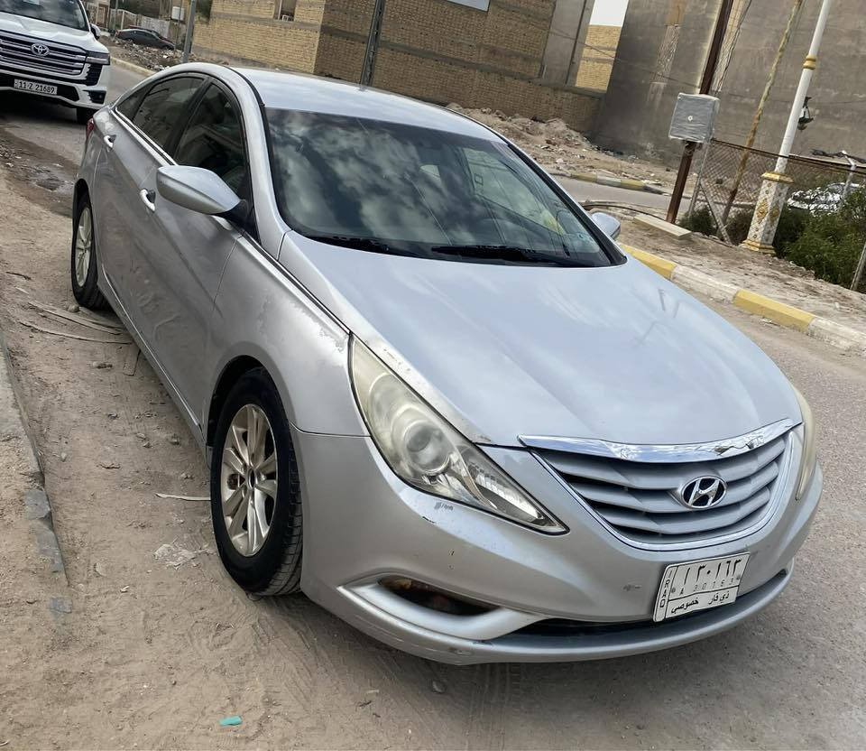 السلام عليكم سوناتا ٢٠١٣ لون سيلفر رقم ذي قار حرة باسمي وارد امريكي ضررها الجاملغ جهة الصدر بدون ايرباك السيارة جاهزة من كلشي تبريد حدادية كير محرك  سعرها ١٠٥ للاستفسار ***********
