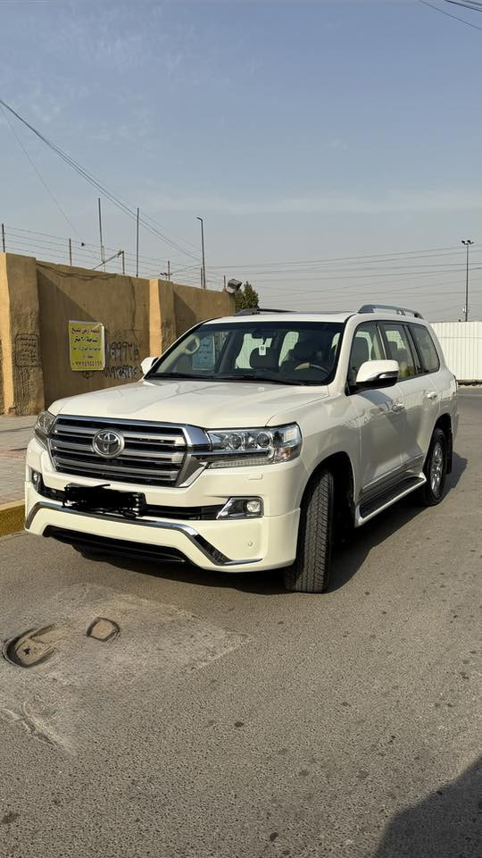 ﷽
السلام عليكم 
للبيع
تـويـوتـا لاندکروزر مــــوديل 2016 بريم اصل 
سيارة كلش نظيفة ومابيها اي نقص جاهزة من جميع النواحي وبالعافية ع تكون من نصيبه 

________👇🏻المـواصـفـات👇🏻_____________

رقم بغداد  بأسمي شخصياً 
 بــصمة تـشغيل
 فــتحة في الـسقف
 دفـع ربــــاعي 4WD
 ثلاجة 
 شـــاشة
 كاميرا 
 عدد 3 صفات 
 حساسات أمامية و خلفية 
 مـثبت سـرعه
 مانع انزلاق 
 تـحكم كامل فـي الـمقود
 اشاير فـي الـمرايا 
 اطارات جديدة 
 مـحرك و كـير ورباعي و صالة  تـمام الـتمام
 الـسياره بحـالة ممـتازه جـداً  
 لا يوجد بها اي عيوب 
(ملاحضة ) 
السياره عليه سيرفس كامل من نوزلات ومجاول 
و جك وبلكات وغرف احتراق ودكشن وحساسات  ودهن وفلتر من جميع النواحي وحداديه 
السيارة نظيفة بمعني الكلمه محرك كير حداديه كرهبائيات كله بشرط سياره مابيه اي نقص يذكر 

لاستفسار الاتصال 
السعر. (.اتصل وبيك خير ودلل.)‏
 ( ***********) واتساب 
تحياتي لجميع 🌹 🌸
