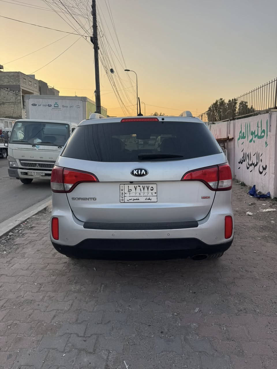 السلام عليكم سيارة سورنتو وارد  أمريكي الضرر موضح في الصور مكينة أربع سلندر اللون سلفر موديل ٢٠١٥ ضررها بنيد مصلح فقط السيارة رقم بغداد السعر المطلوب ١٣٥ وبيه مجال للاستفسار الاتصال على الرقم ***********
