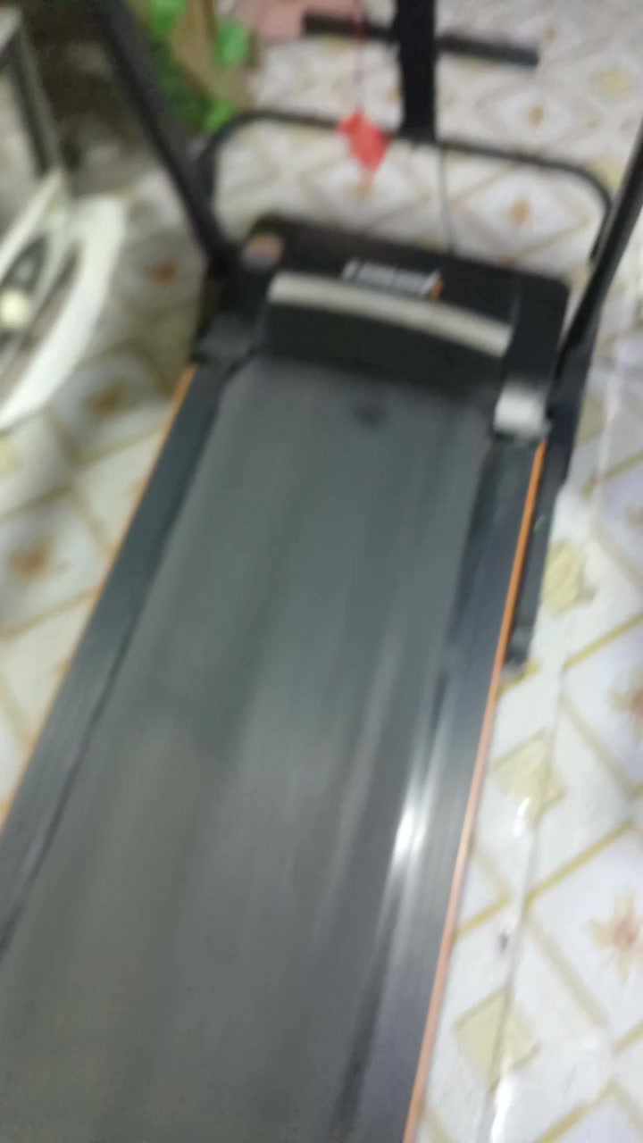 سلام عليكم 
جهاز جري مستخدم نظيف شغال فقط الغطاء الأمامي مكسور مثل ما موضح في الصور السعر 100 الف مكان بغداد شارع حيفا اتصال *********** وبي واتساب
