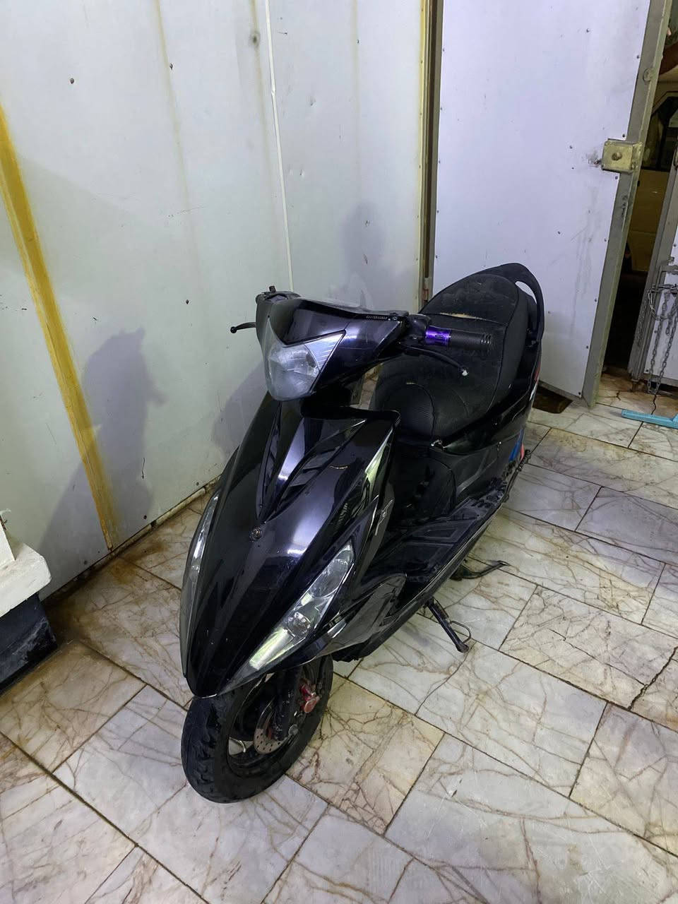 سلام عليكم 
ماكس مضلع كابريته 
كفرات  نضافه 80%
محرك بلاد اخرس 
عليهة كلج خلفي رياضي و صالنصه fm
مكانه كاضمية ***********
