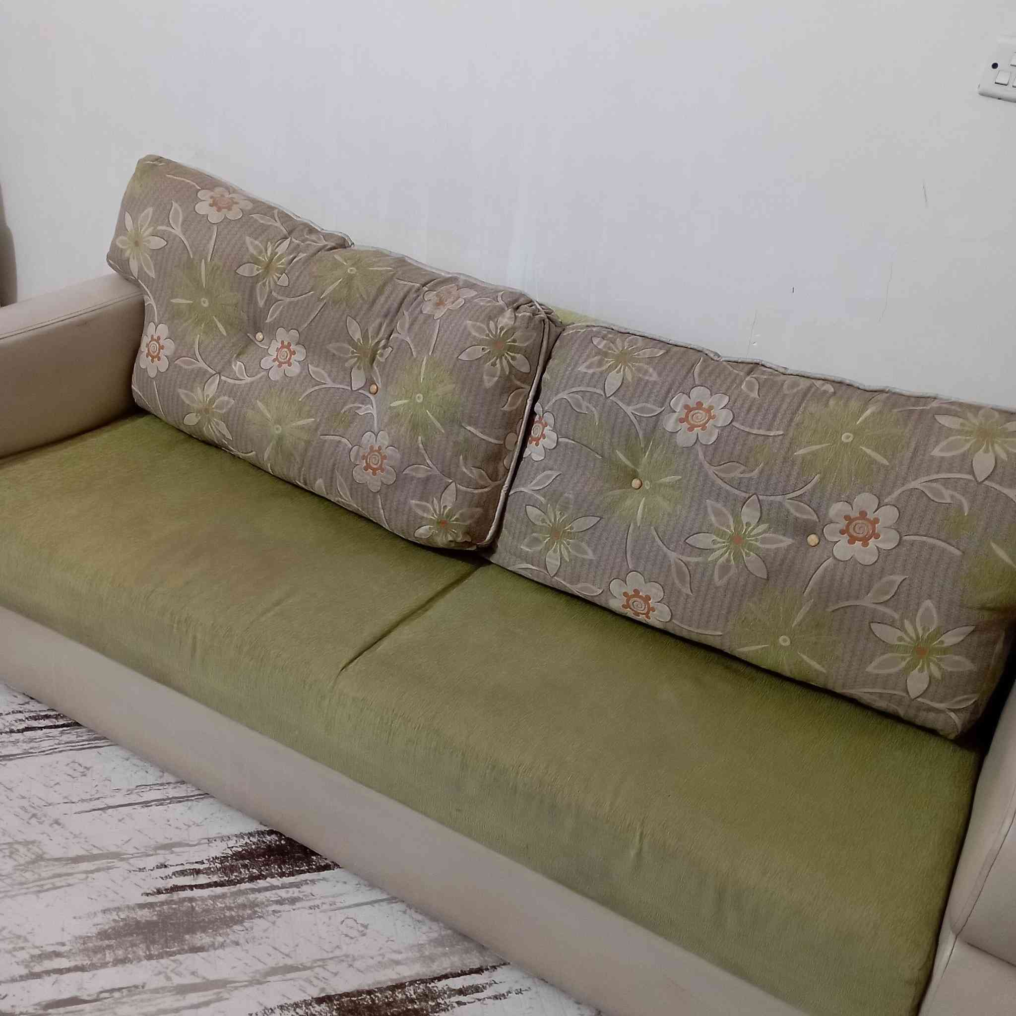 سلام عليكم تخم للبيع نضيف كلش عشر مقاعد مكاني حله حي جزائر هذا رقم للستفسار ***********
