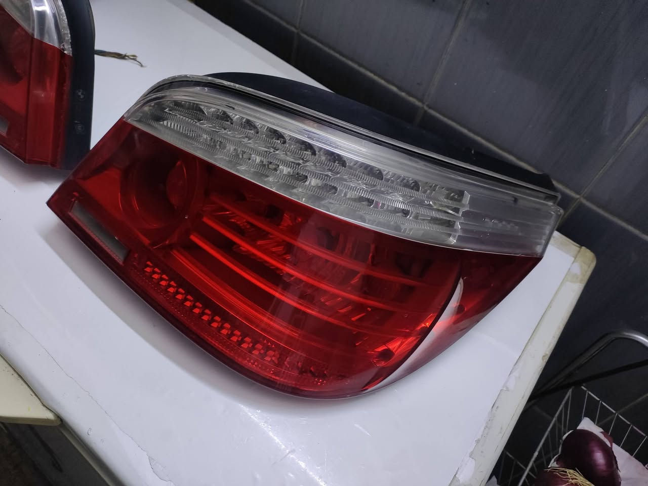 سلام عليكم 
بك لايت E60 LED نضيف جدا وشغال 100/100 ع فحص
مع الفيش كامل السعر 165 الف مكاني بغداد عامرية ه‍ ***********
