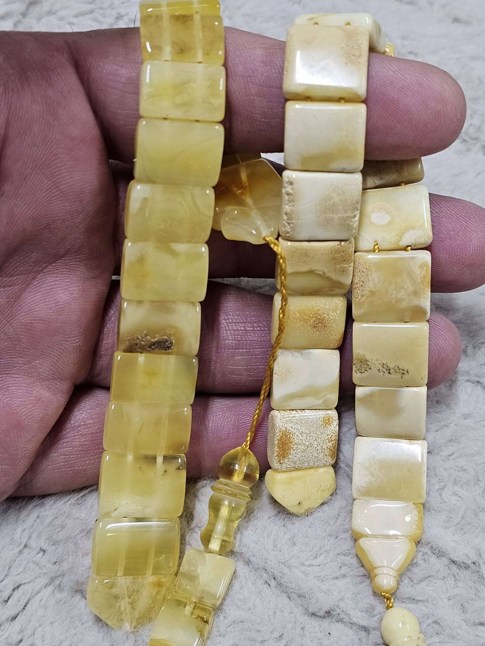 لعشاق المسابح الشبابيه 
مسبحتين من الكهرب الحر الطبيعي البلطيقي شرط وضمان مدى الحياة بأصالة الخامة لاكبس ولاضغط ولا مسال ولامعالج ولاكهرب صيني بتفصال يسمى زازا او القصه اليونانيه 
وزن واحده ١٤ غرام والثانيه ١٥ غرام المسبحتين ٢٩ غرام


**إذا كنت صاحب هذا الإعلان وتريد حذفه لأي سبب، رجاءا أرسل رسالة إلى الدعم الفني**