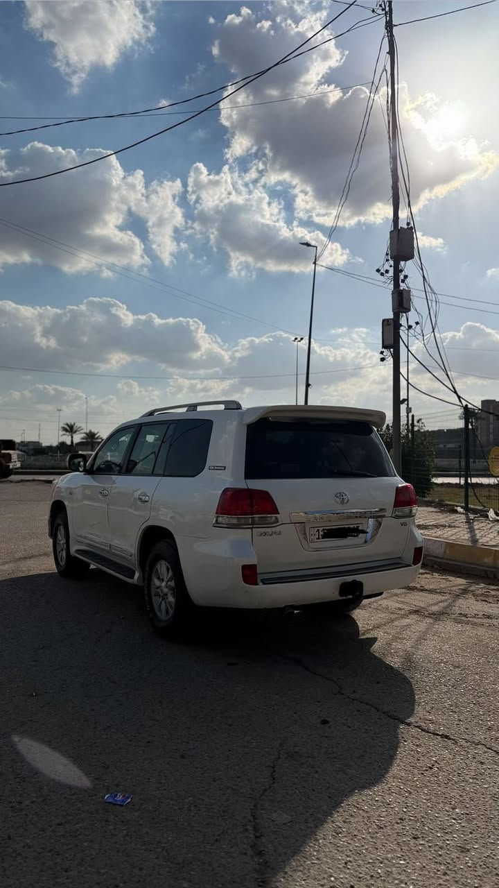 للبيع نقد او ...اقساط (((موضف حصراً )))
لاندكروز ((2011))ستينية✅
ماشية 206 الف كيلو حقيقي
فول مواصفات معرفوه موصفات الستيني
مكينة كير مكفول
السياره بيها جاملغ مبدل وبراغي باب مفتوح  والسونر بلمنشور 
رقم بغداد  بسمي
العنوان بغداد 
واشراي يتصل 
***********
***********
