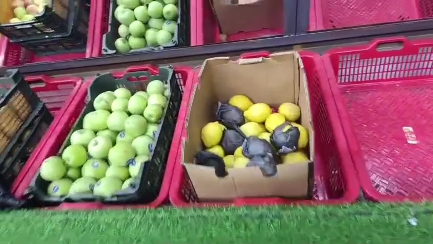 غراض مخظر للبيع عارضات وسلال وميزانات وحوض سمج وهلاسه دجاج وقفاص دجاج وعارضه دجاج كما موضح بالصور ***********او المراسله
