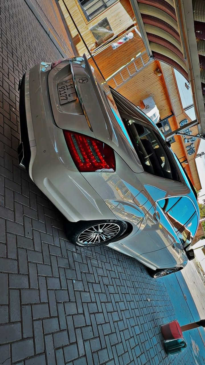 السلام عليكم مارسدس اس باب طويل 2009
للبيع او مراوس 
وارد يابان مكفوله من الضرر
صبغ قبغ جنطه وشويه بلجامغ الجاملغ الخلفي فقط
بدون شخوط / بدون رصعات 
عليها كت كامل AMG 
المواصفات فول 1/1 :
- محرك 8 سلندر 550 
- فتحة سقف SlideRoof
- ابواب شفط كهرباء
- صندوق كهرباء
- داخل لن اسود و مطعم ب صاج
- كشنات جلد + خزن Memory
- كشنات كهرباء امامي / خلفي
- شاشة وسائط + كاميرا خلفية
- مري شفط / اشارة بالمري
- ماوس تحكم + تحكمات ستيرن
- حساسات اصطفاف امامي / خلفي
- سيدي جينجر 6 اقراص
- سستم صوت HarmanKardon
- ستيرن كهرباء و تدفئة
- تبريد منفصل + قطعتين مع تحكم خلفي
- لايتات داينمك اوتو Dynamic 
- بردات ابواب + برده خلفية
- تچاوي كهرباء امامي + خلفي
رقم ابغداد الجديد
السعر 185 
السيارة كل شي بيها بلادي و كل اوبشناتها شغاله
تايرات جدد شادها 
مسويلها ادامه سيرفس كامل و لا كلوب مشتغل بالدشبول
العنوان بغداد الغدير مقابل شقق زيونه ***********
