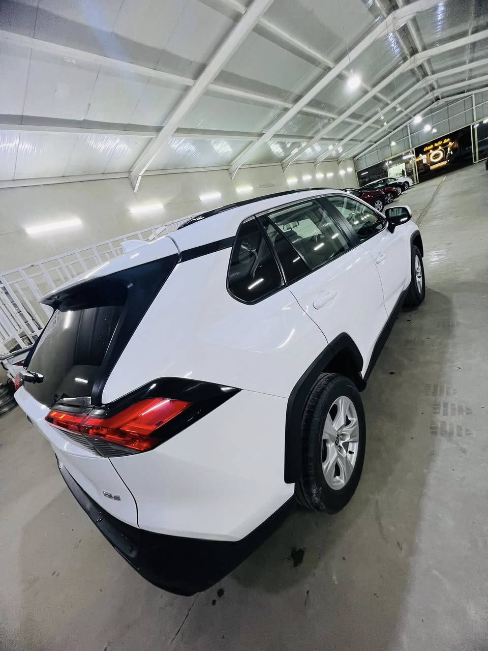 راف فور موديل 2021 فول مواصفات XLE  بصمه سلايت رادات اماميه وجانبيه اوتو هولد هند بريك بصمه  جنطه كهرباء   وبعد بيها هواي مواصفات ماشيه 35 الف  صبغ البنيد فقط  الباقي كفاله من شخط وتكحيل وصبغ رقم بغداد بسمي سنويه ورقم جديد السعر 225$ وبيها مجال بسيط *********** مكان صلاح الدين قضاء بلد صور الحادث مرفقه بالمنشور
