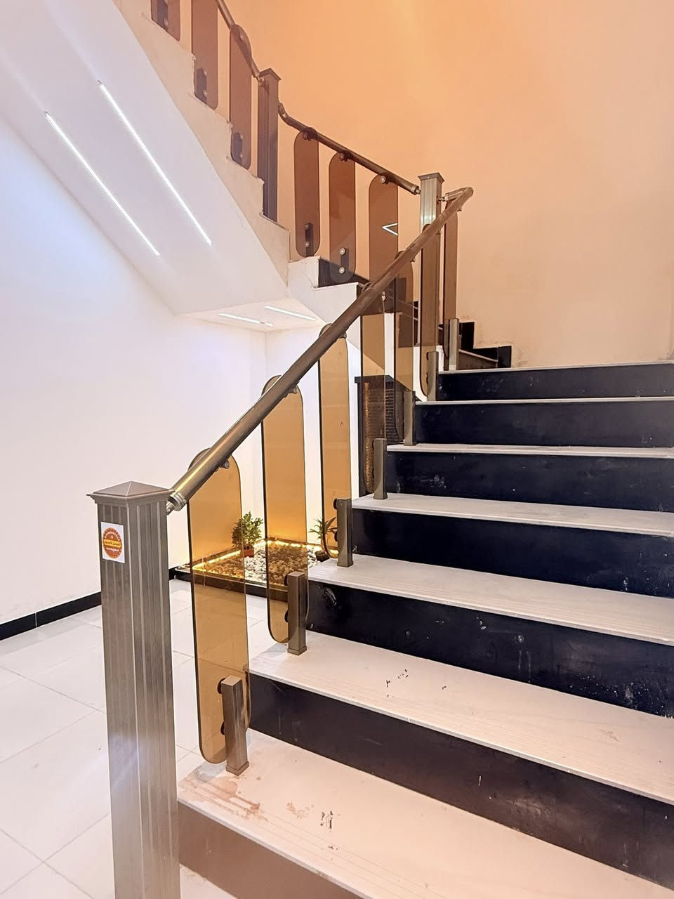 ‏ أحبتي المتابعين توفر سكن 300 متر قرب محكمة ابي الخصيب  ***********  السعر ((130 وبي مجال ))

يحتوي //على حدائق 2 وكراج كبير يسع سيارتين ￼

غرف 3 
صالة 2 
ديوان كبير  
صحيات داخلي وخارجي 

#عقاراتالبصره #شعبصيني_ماله_حل #مشاهيرتيكتوك #جنس_العقار #العقارات_للبيع #مشاهيرالعراق #مشاهيرفيسبوك #المطيحة #الجزائر #عقاراتي #احبكم
