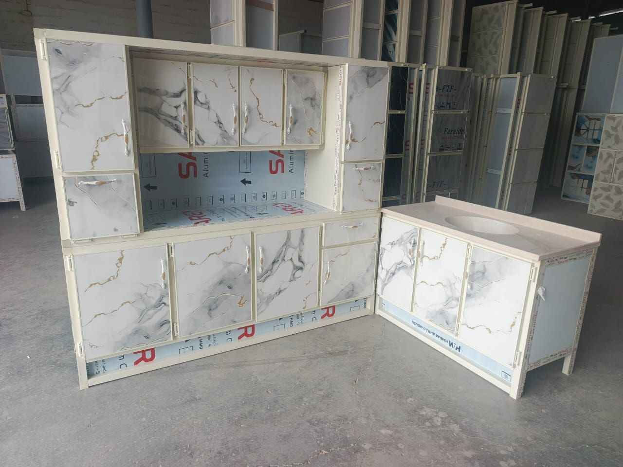 كاونتر مترين. أرضي. مترين. ملحق .  مع سنك مرمر متر و 20 سم. 

سقف الارضي ع طوله مقوى بالخشب. ☝️☝️☝️

السعر 340👍

متوفر توصيل بغداد والمحافظات 🚀🚀
للحجز مراسله الصفحه 
او عبرالواتساب *********** بغداد, العراق
