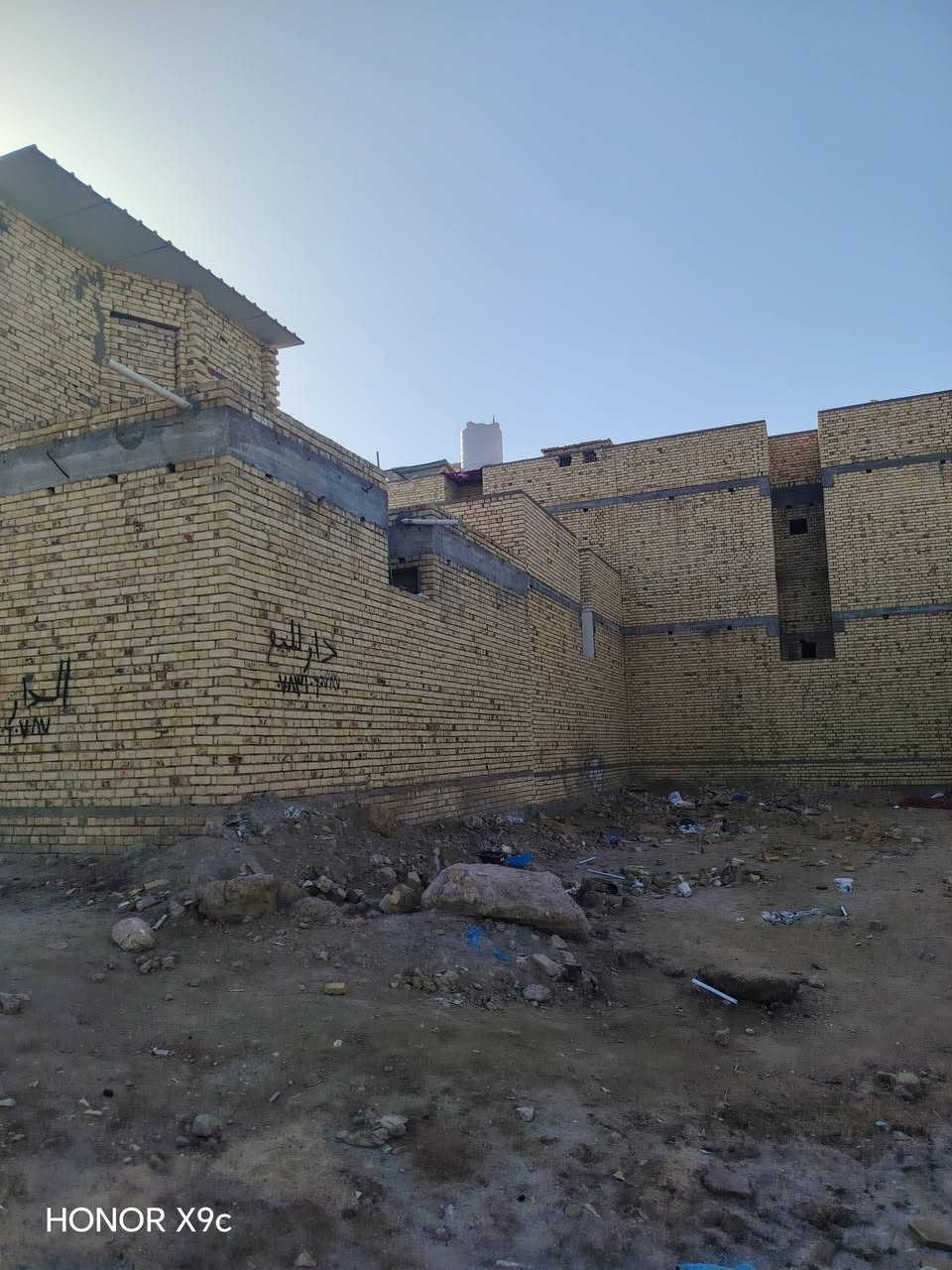 السلام عليكم دار للبيع خلفية مجر حالين علية اسكان 20+ قطعة مامي رباط جاهز العنوان حي الكرامه خدمات كاملة***********
