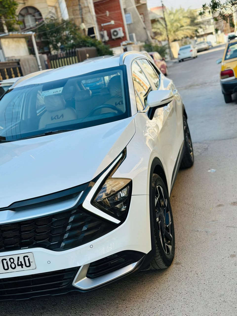 السلام عليكم ورحمة الله للبيع سيارة سبورتج 2023 خليجي الويل الجبير المرغوب 19 فول مواصفات ماعدى البانورما 
سيارة ماشية 40 الف فقط بأسمي تحويل مباشر 
دبل كشن كشن كهرباء 
مري شفط 
جلد 
داخل لونين 
بصمة 
شاشة ديجيتال
شاحن واير ليس 
جنطة كهرباء 
درايف مود ماوس 
سايد بريك بصمة 
دخول ذكي 
بصمة تشغيل وابواب
مكفولة من الصبغ  والتبديل والحادث والضرر والحالوب  والشخوط فقط بالجاملغ الخلفي يم البك لايت رصعة صغيرة جداً السعر  212$ قابل للتفاوض بشي بسيط 
المكان /بغداد 
***********
