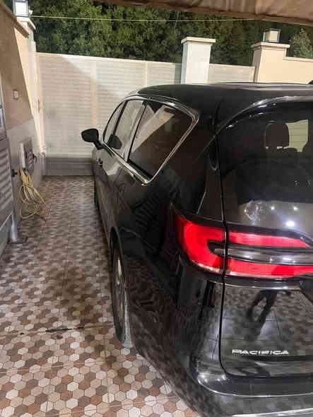 (L )كرايسلر باسفيكا تورنك 

موديل 2024

حادث: مامي بدون صبغ 

بدون دواخل 

39،000 ميل قابل للزياده

رقم السياره : بغداد شهداء سويل وكالة عامة سنتين وتتحول 

  محرك 6 سلندر 3600

رادار امامي 

حساسات خلفية  

 حساسات الاجتياز الجانبية  

 بصمة باب وبصمة تشغيل وتشغيل عن بعد 

كشن ذاكرة (خزن ميموري) لكرسي السائق

طقم ويل حجم 17 مع طقم تاير بحالة ممتازة 

 كاميرا خلفية دوارة مع الستيرن 

 باب جنطة كهربائي شفط 

 ابواب جانبية كهربائية مع بردات اصلية 

 غرفة السيارة جلد اسود اصل 

تحكم كهربائي متكامل لمقاعد المقدمة 

شاشة دشبول كبيرة لمجموعة من الايعازات 

3 قطع تبريد 

 اتصال ***********

العنوان:بغداد

السعر :200@@
