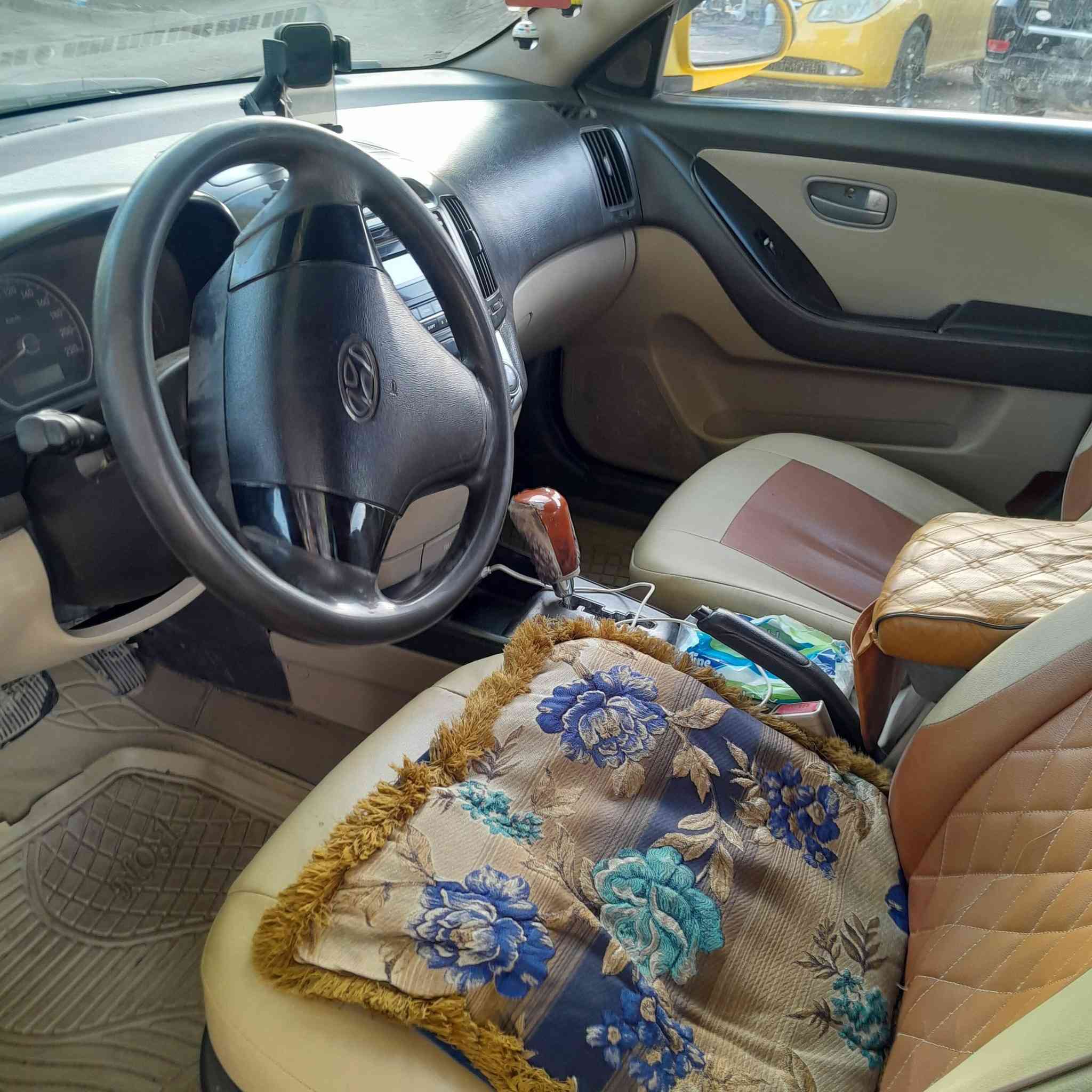 سلام عليكم ألنترى موديل ٢٠١٠ بسمي بيه ظرر جاملغ خلفي بدون دواخل وأظرار بسيطه بجاملغ لأمامي مكينه شادله حاويه قبل شهرين الله شاهد وسعره ٩٥ بيه مجال لشراي رقم تلفون ***********
