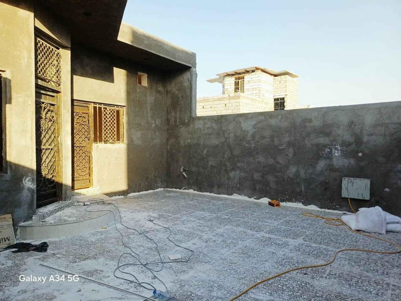بيت 160 م مرتب ( قيد الانشاء )
ملك زراعي صرف

في الجزيرة _ باب الهوى _  الجزيرة الرابعة قرب خطوة سلمان المحمدي
التفاصيل :2 غرفة صالة استقبال مطبخ كراج صحيات حديقة السقف كونكريت البناء بلوك .
السعر 58 مليون ..

مكتب عقارات التساهل
***********
