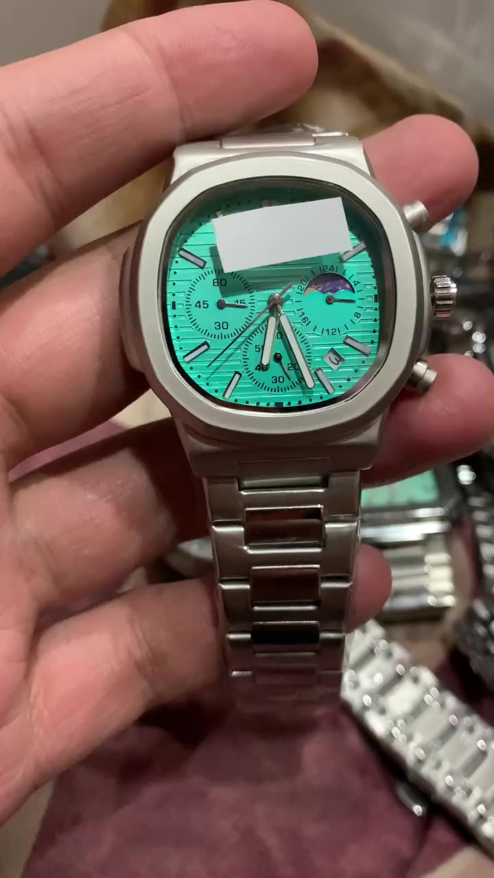 ساعات محترمه شباب
جوة سوك. 
اكو بيهن مكينة ماطور 
ضهر كشف
