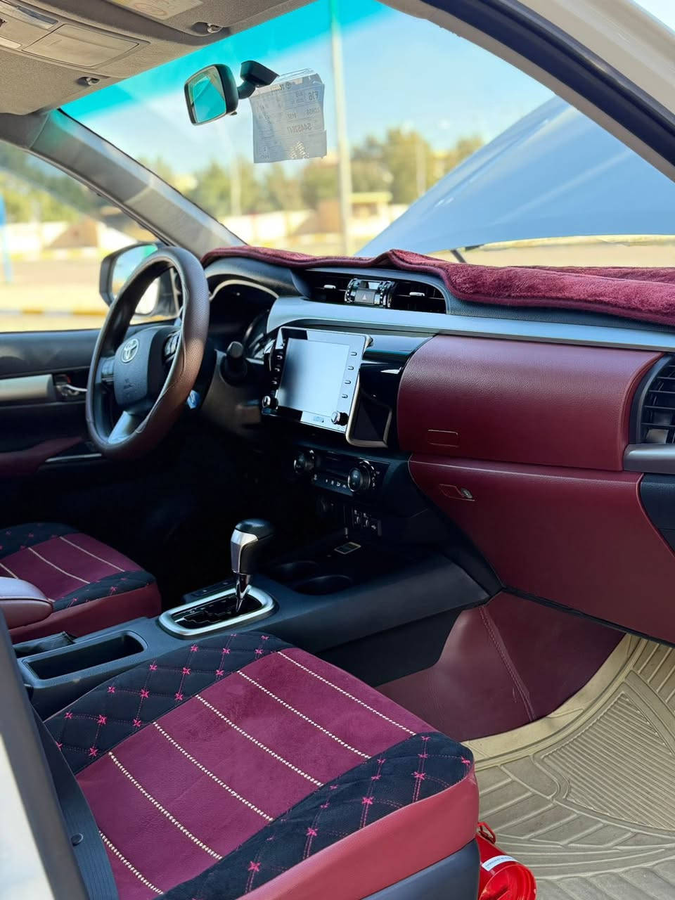 السلام عليكم ..تويوتا هايلوكس موديل 2025 ماشيه 17 الف رقم بغداد (ساز )فول مواصفات 
السعر 305
العنوان سامراء
السياره كلين السونار مرفق بلـ منشور 
الرقم ( ***********)📞
