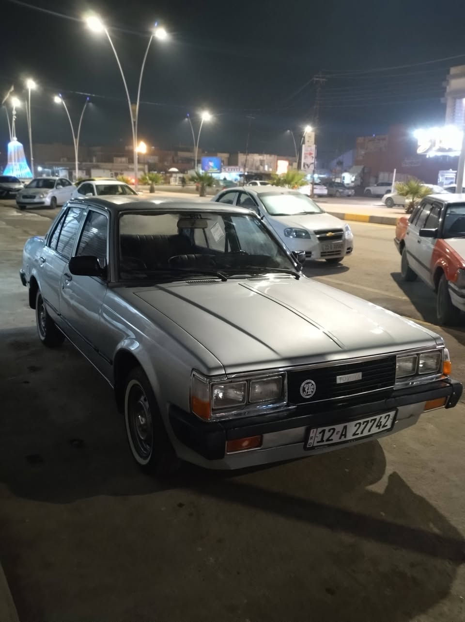 السلام عليكم
تويوتا كرونا 
1981
سياره جاهزه مجهزه معمرله بلكامل 
صبغ جديد
لايتات بكلايتات جديد 
تايرات كبات جديد 
طخم كامل جديد 
صفاح ابواب وكشنات دوشمه جلد درجه اولى جديد 
باتري جديد 
تدفى شغال 
وايرمنيه شغال 
كمبريسر تبريد موجود بس يرادله ربط 
كيجات شغال
ساعه شغاله 
اضويه دشبول كلو شغال مال دينمون وهندبريك وابواب ووايلبم 
هورنات بلادي مالتها 
تاير ابو الخط 
عام جماليه جديد بعدها ما مبولشه 
رقم سنويه جديد 
كمالياتها كامل مكمل 
محرك بحاله جيده
سعرها مناسب 
***********
عنوان برطله
