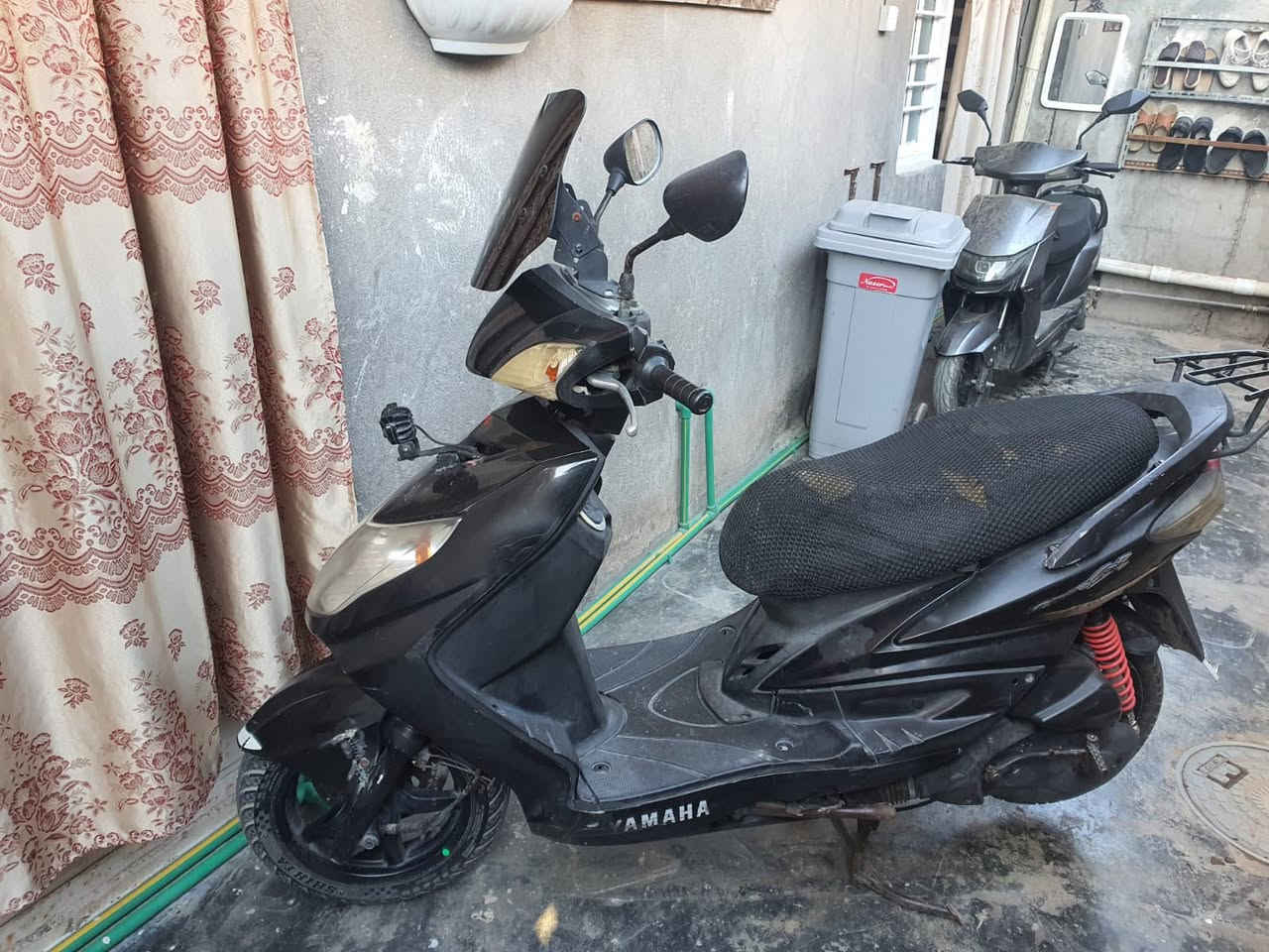 سلام عليكم سكنس فحل موديل 2011 كابريتر الدراجه تخبل مبيها اي نقص كهربائياتها كلها شغاله الدراجه بيها كلج خلفي مزود اصلي الدراجه مفتوحه ناعمه كلش كفراته نضيه السعر550 وبيها مجال 
الاعلام قريب تقاطع درويش 
رقم الهاتف ***********
