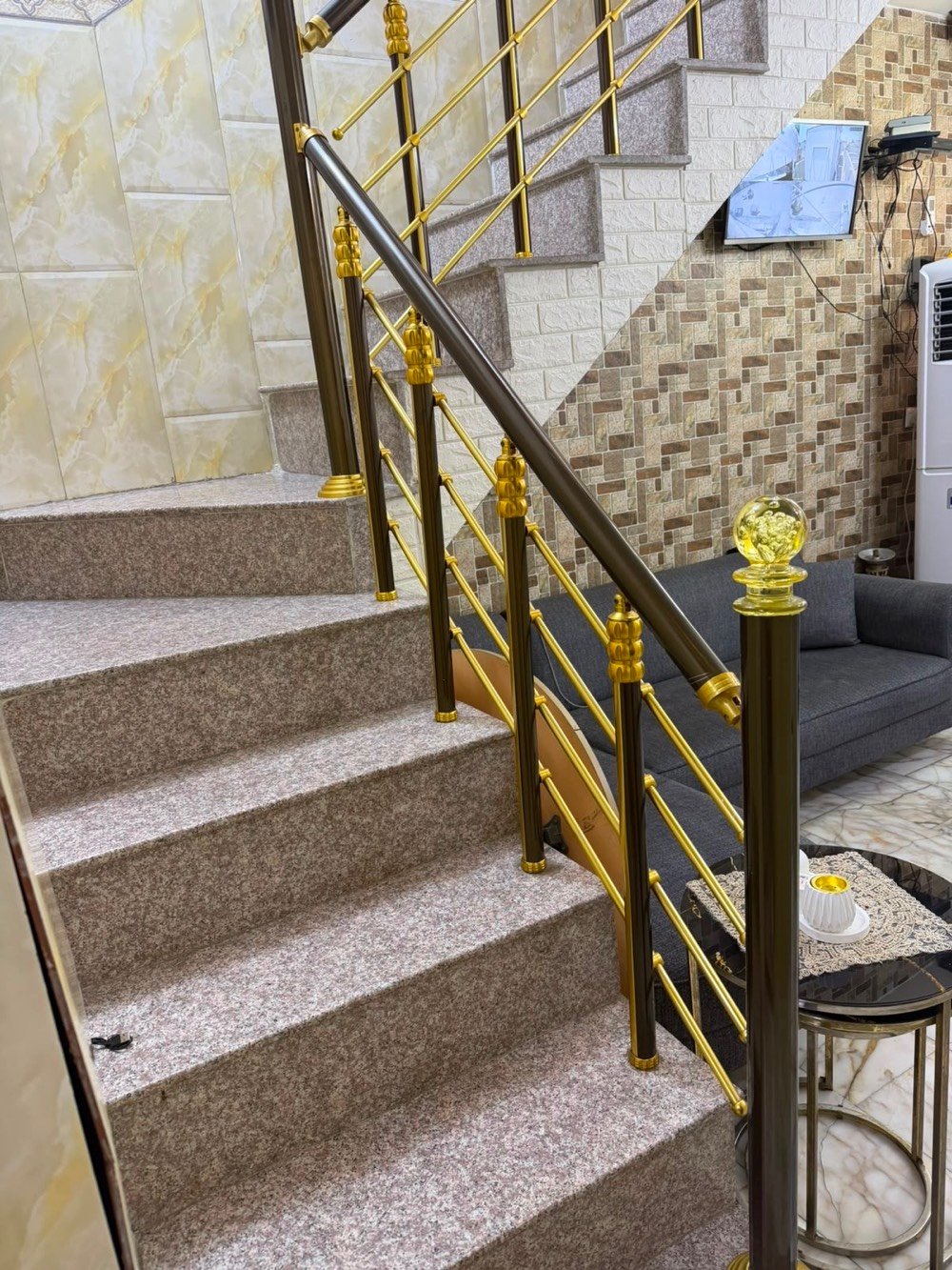 السلام عليكم بيت للبيع مساحة ٧٠متر قرب الفلكة المشجرة الطابق الأرضي استقبال وحولي ومطبخ وحمام وفوك غرفتين نوم وحمام لتفاصيل اكثر الاتصال على هذا الرقم ***********