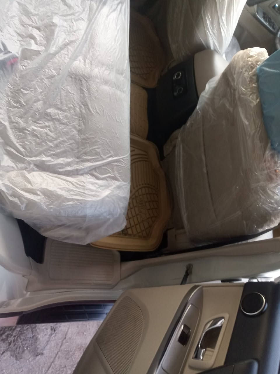 باجيرو 2015 حبتور بدون صبغ بدون تبديل جاهزه من كلشي والحبتور معرف مواصفاتها ماشيه 92 مكاني بابل السعر 187 وبيها مجال بسيط موبايل ***********
