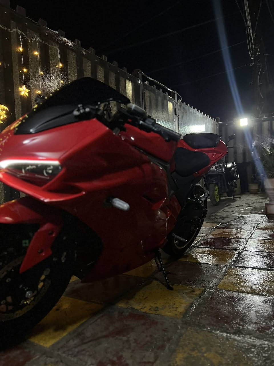 السلام عليكم
للبيع دراجه شحن بطح نينجا دراجه مفوله للاخير اي نقص ما بيها 6 باتري مصطرة 38 امبير ملف 3500 نحاس حقيقي دراجه يجي بها P ونظام R رجوع للخلف لايتات عالي ناصي رماش زنون LED دبل اشارة مثبت سرعه 3 سرع تمشيك مسافات 100 كيلو فما فوق حسب السرعه سرعه الحقيقي 110 بتطبيق ويز دراجه خير من الله 

مكاني بغداد شراي ***********
