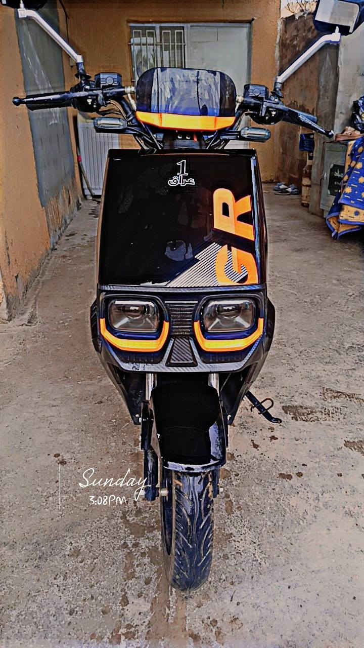 دراجة خمس بطاريات كبار نضيفة وكلشي بيهة شغال بريكات كهربائات كلة شغال وشحنهة خير من الله سرعتهة 60حقيقي سعرهة 550 وبيهة مجال *********** مكاني ابو غريب
