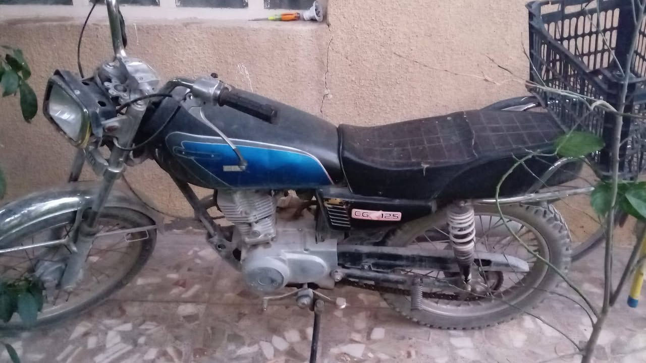 دراجه اوراق للبيع بسعر جدا مناسب شغاله كلشي مابيها

السعر 250 قفل للتواصل ***********
