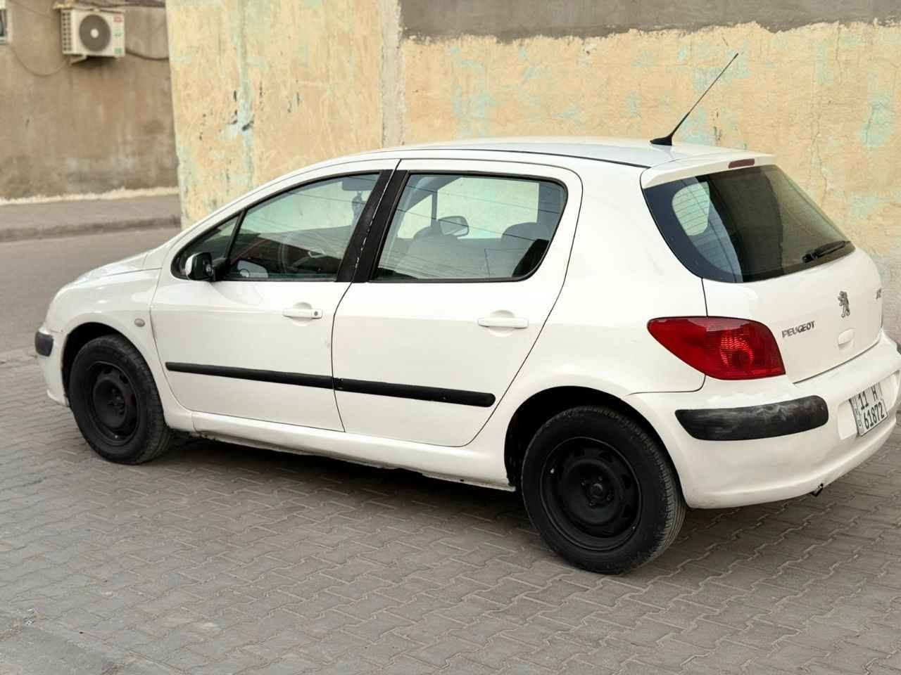 السلام عليكم 
بيجو 307 رقم بغداد إنكليزي هزة جديدة 
موديل 2005 بأسمي تحويل مباشر العنوان الشعب 
السعر 44 سيارة جاهزة فقط نقص كمبريسر التبريد كامل وغاز مشحون جديد وڤان تبريد جديد المنظومة كلهه جديدة حتى راديترات تبريد ومحرك فقط نقص كمبريسر التواصل  *********** متواجد اتصال + وات ساب بغداد, العراق
