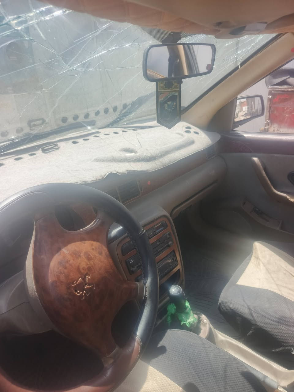 سلام عليكم سمند للبيع كير و مكينه حلوات حداديه نص عمر تايرات زينات بدون راعي اتكفلك سرقه و عشاير ملاحظه السياره تريد دعمايه اماميه و لايتات و جاملغ امامي جهت العبري سعر 10 و بي مجال ***********
