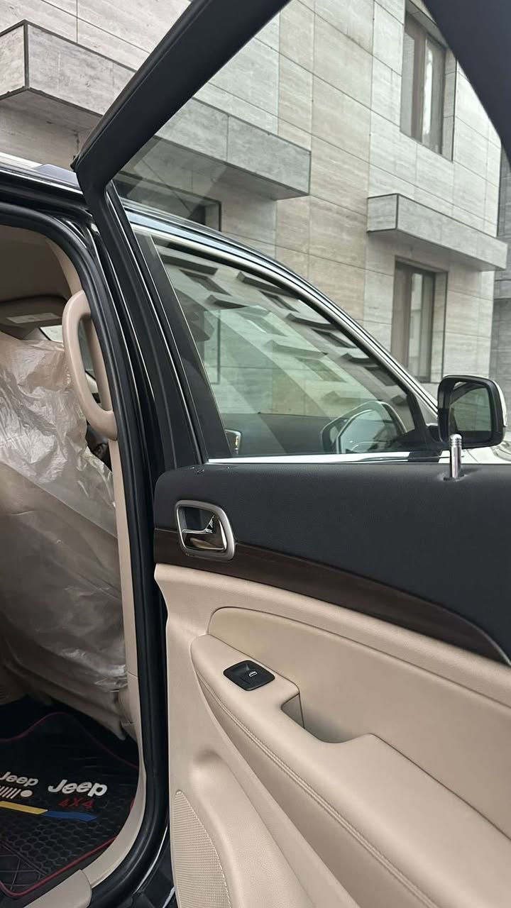 جيب كراند شيروكي 2018 فئة لاريدو للبيع 
وارد امريكي حادثها جاملوغ ايمن و شوية من البنيد فقط  حادث خفيف 
مكينة ٣٦٠٠  
مواصفات السيارة 
بصمة
كرسي كهرباء
فور ويل ماوس 
حساسات خلفية مع كامرة خلفية  
داخل بيج و كشنات جلد 
تشغيل عن بعد 
شاشة وسط
ثلاث انظمة قيادة
تدفئةكشنات 
تبريد قطعتين
فول تحكم ستيرن 
انارة led
توقف ذاتي عند الرجوع للخلف 
ويل 20 بلاك
ماشية54الف ميل  
السيارة بيها كازكيت شكد متكلف تنزل من السعر  بعد الاتفاق 
و باب السايق توجد طخة خفيفة و باقية ع حالها
السعر 205$ و بيها مجال 
مكان السيارة بغداد   
 للاستفسار *********** وبي واتساب
