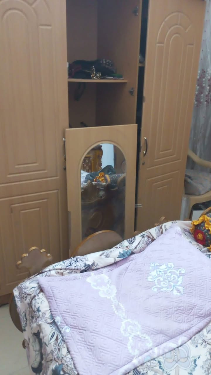 مكتبه بيضة استخدام بسيط سويناها ٣٠٠ رايديها ١٥٠ طبله وكراسي جديد مامستخدم اشتريناها  ١٣٥نريدها ١٠٠  ومكتبه جام 70 وكنتور ٦٠بي مجال بسيط
العنوان سومر ***********
