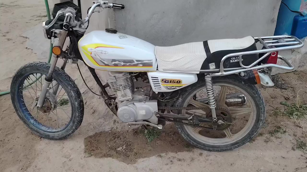 ***********.    سلام عليكم دراجه للبيع اربعه كير نضافتها شوفت عينك  بدون وراق بيها مكاتبه عن السرقه البوري مال الشاصي مكسور شوفت عينك بالفيديو السعر 250وبيها مجال  دراجه نكره
