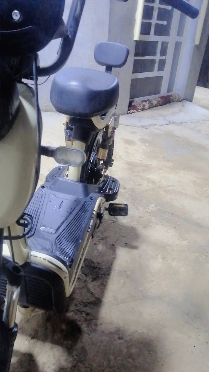 السلام عليكم ورحمه الله وبركاته دراجه تحتوي على خمس باطريات سرعتها 99 شغال كل شيء ما بيها وعلي محتاج واريد ابيعها سعرها ب 300 وبيها مجال اللي يريدها خليه يدق علي على هذا الرقم***********
