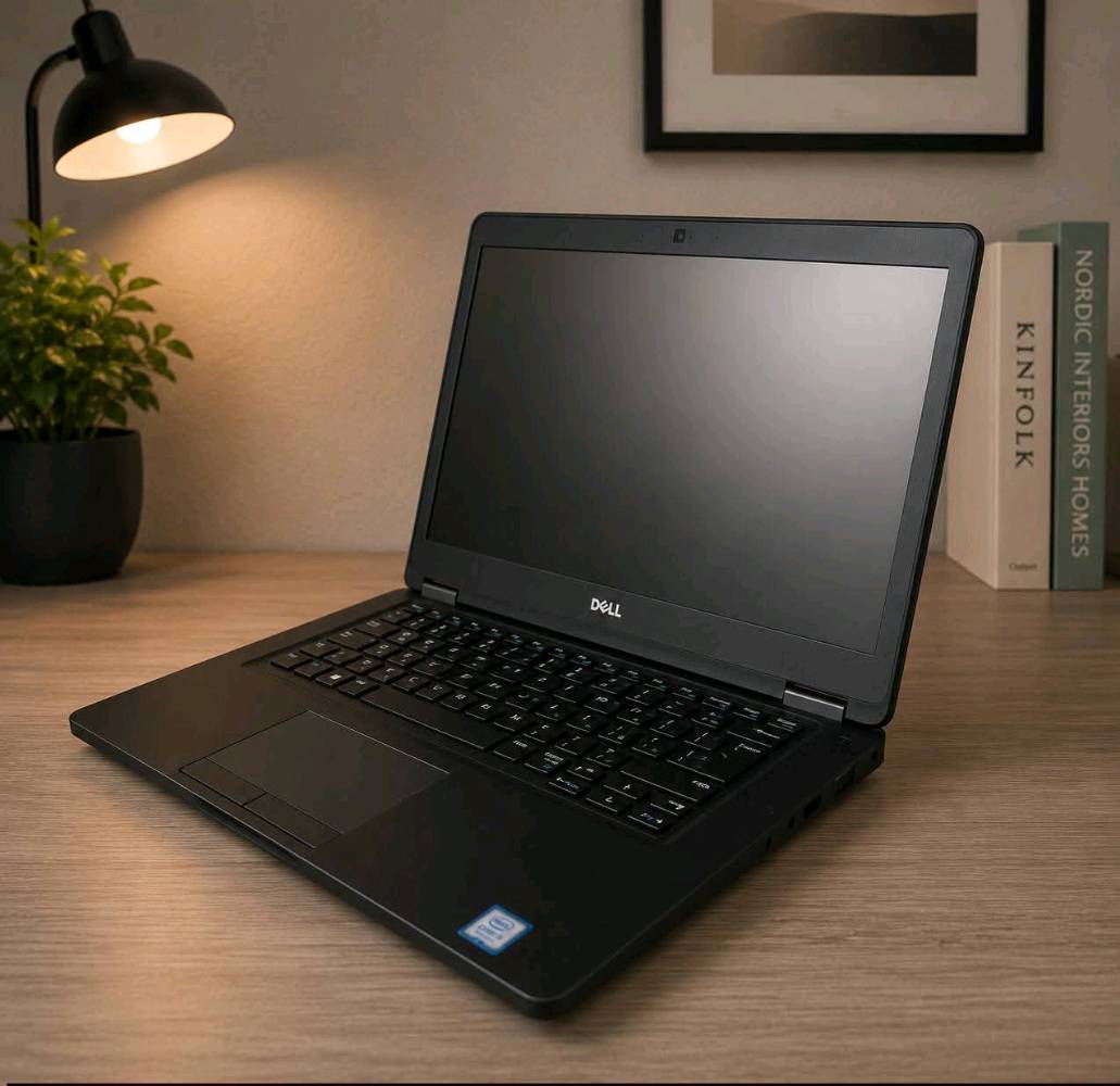 ​💻 لابتوب مميز ونظيف جداً للبيع 🔥
​السلام عليكم شباب.. عندي لابتوب بمواصفات ممتازة ونظافة عالية (أخو الجديد) وجاهز للاستخدام مباشرة، ومناسب جداً للدراسة، الشغل، والتصفح.
​⚙️ المواصفات الفنية:
​المعالج (Processor): كور إي 5 من الجيل الثامن (Core i5 8th Gen) - أداء سريع ومستقر.
​الذاكرة والتخزين: 256 جيجابايت (SSD سريع جداً في الإقلاع وفتح البرامج).
​حجم الشاشة: 15.6 بوصة (حجم مثالي ومريح جداً للعين أثناء العمل أو مشاهدة الأفلام).
​اللون: أسود ملكي فخم وجذاب.
​🎁 الإضافات والنظافة:
​الجهاز بحالة ممتازة ونظيف جداً واستخدامه حشيم.
​يجي وياه ماوس جديد هدية مجانية 🖱️.
​💰 السعر:
​السعر المطلوب: 320 ألف دينار (وبيه مجال بسيط للشراي الطيب والجاد) 🤝.
(ملاحظة: سعر الشراء الأصلي كان 350 ألف).
​📍 المكان: البصرة - الزبير - محطة قطار الشعبي
📞 للتواصل والاستفسار: يرجى المراسلة على الخاص (الدايركت) أو الاتصال على الرقم: ***********
​الله يرزقك البيعة الطيبة اللي تسرك!