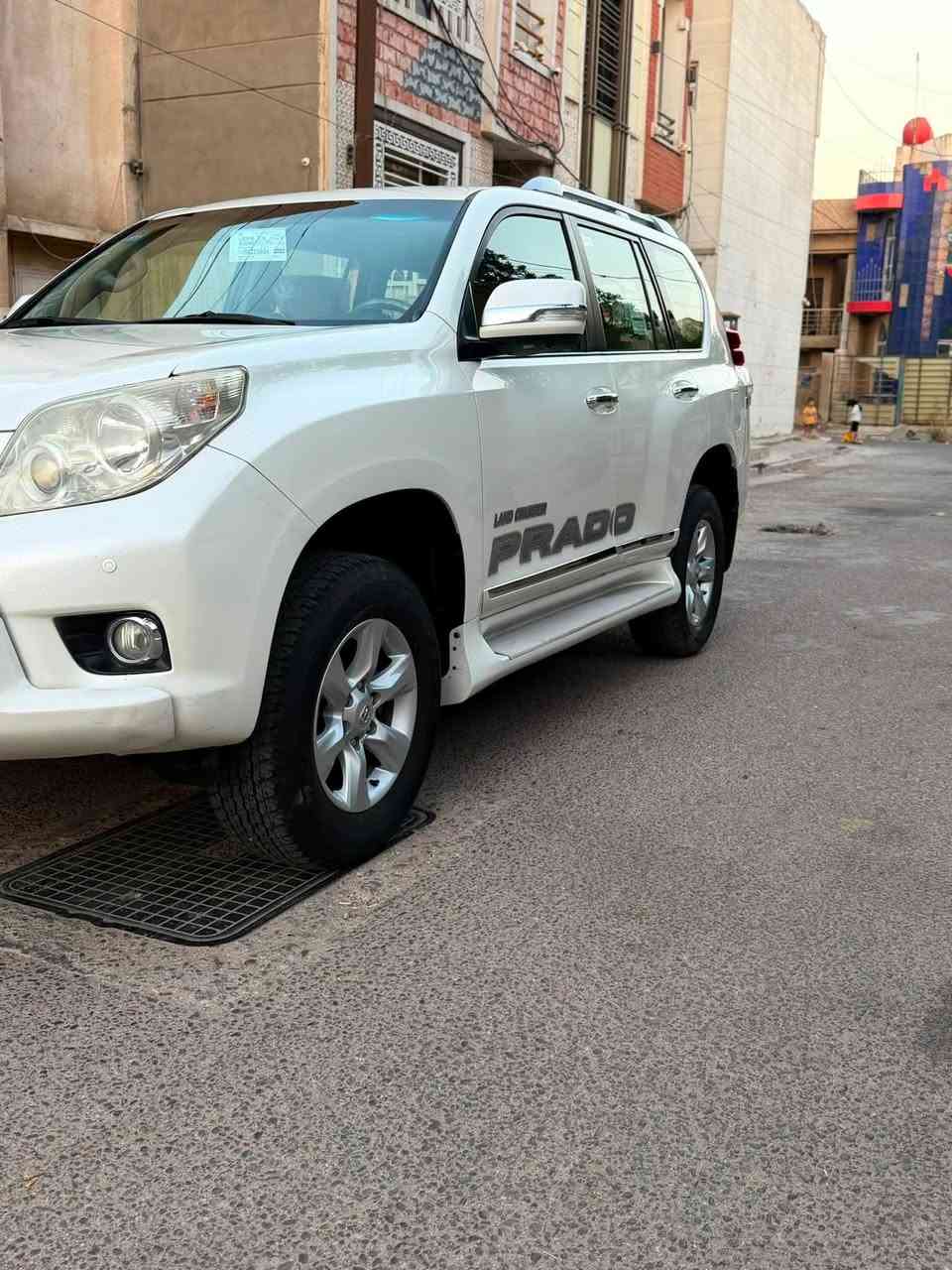 السلام عليكم 
برادو ٢٠١٠ مكفوله كفاله عامه كير ومحرك مكفول مكفوله من الصبغ عدا الدعاميه الخلفيه 
مرايات شفط 
اربع كامرات 
جلد 
٧راكب 
ثلاجه 
٣ قطع تبريد 
تحكمات ستيرن 
٤ سلندر 
ماشيه ١٣٠ 
فورويل 
بغداد بلديات 
***********
