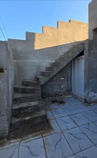 بيت للبيع • ١٠٠م • قرب جامع مالك الملك