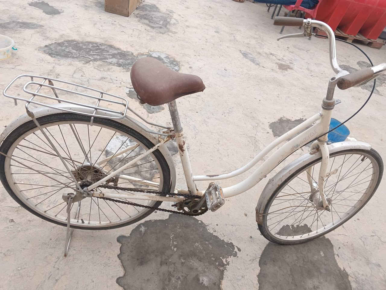 سلام عليكم بايسكل ماعرف شنو صناعته التاير الوره بنجر ب30وبي مجال هذا رقمي ***********
