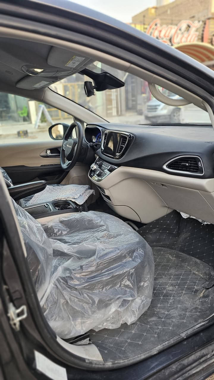 سلام عليكم... 

2023  كرايسلر باسفيكا بانزين 
 
رقم بغداد الانكليزي 
ماشيه 29 الف ميل 
1-كامرات خلفيه دواره
2- هندبريك بصمة 
3- تشغيل عن بعد  
4- رادار جانبي 
5- بيبان كهرباء  
6- صندوق كهرباء شفط 
7- رادار امامي خلفي 
8- كشنات  منفصل
9- مانع انزلاق 
10- نظام ستوب بارك 
11- لايت لدالشكل الجديد 
12- تنبيه الخروج المسار 
13- شاشة كبيرة كاربلاي 
14- تبريد مركزي ثلاثة قطع 
15- تدفئه كراسي وستيرن
16- تحكم استيرن فول 
17- بردات داخلية 
18- اشاير بالمري 
19 -محرك 6 سلندر 3600 
20- كير ماوس 
21- نقطه عمياء 
22 - كشن كهرباء + خزن 
مكان السياره الناصرية المركز ...السعر ١٩٠ وبيه مجال 
       ☎️ ***********
